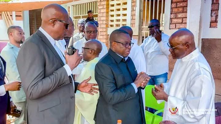 RDC/KASAÏ:Le Gouverneur Crispin Mukendi a pris part à la célébration des 50 ans de vie sacerdotale de l’abbé professeur Valentin Kalala Lukadi