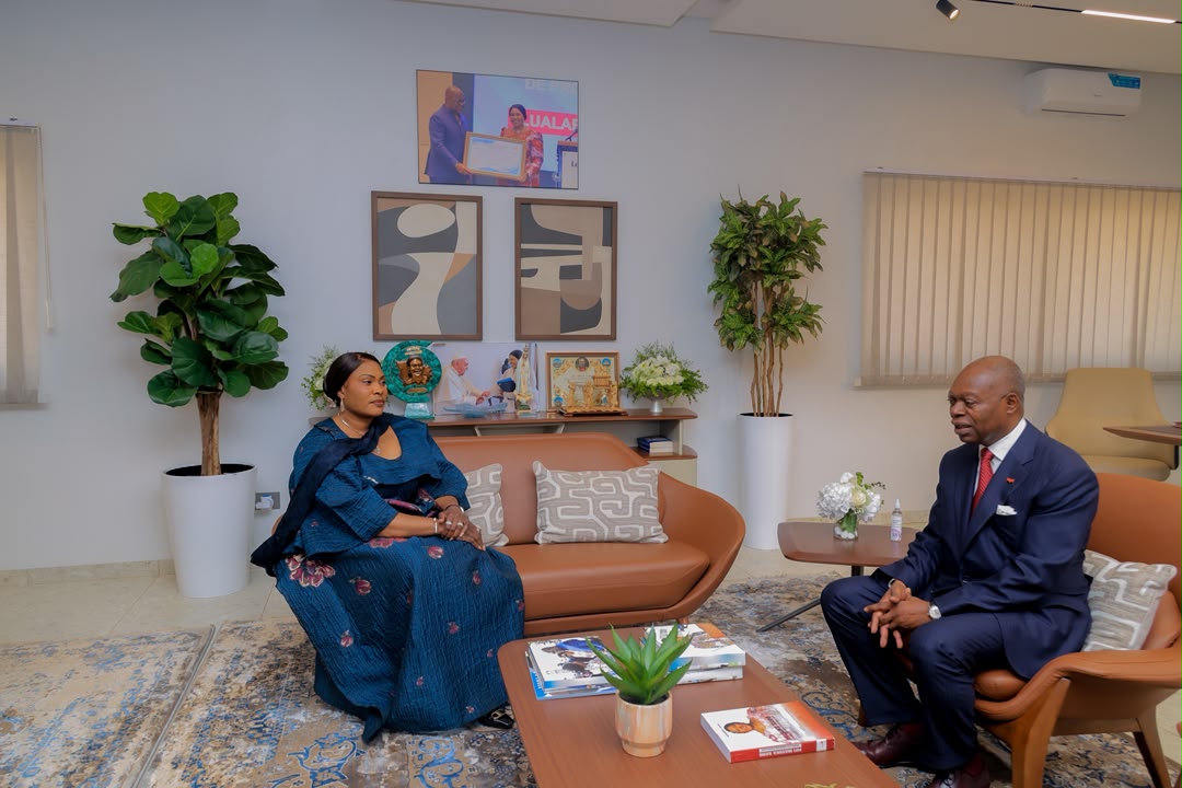 RDC – LUALABA,L&rsquo;AMBASSADEUR DE L&rsquo;ANGOLA EN RDC CONDUIT UNE DÉLÉGATION DU GROUPE OMATAPALO AUPRÈS DE LA GOUVERNEURE MASUKA SAÏNI